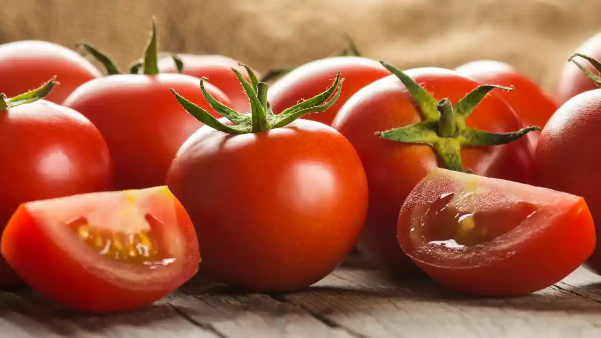 Pomidory jako przykład produktu zalecanego w diecie na serce.