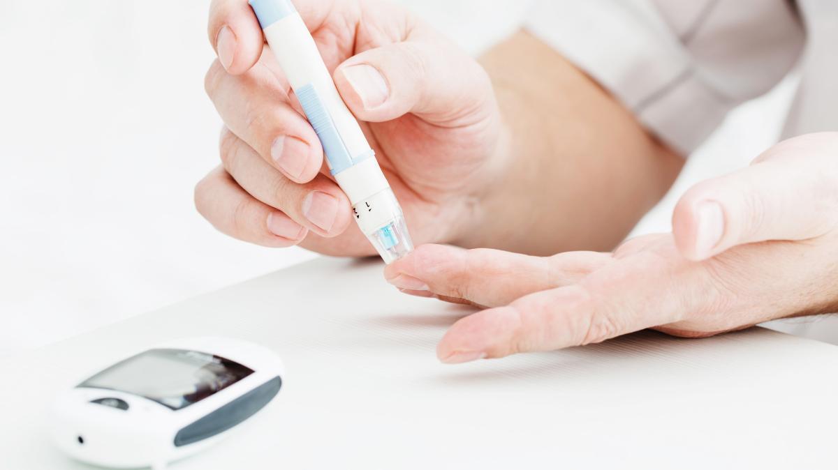 mierzenie poziomu cukru - insulinooporność a cukrzyca 