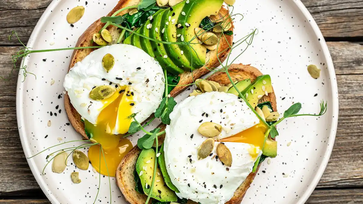 Jaja są wartościowym źródłem białka w zbilansowanej diecie.